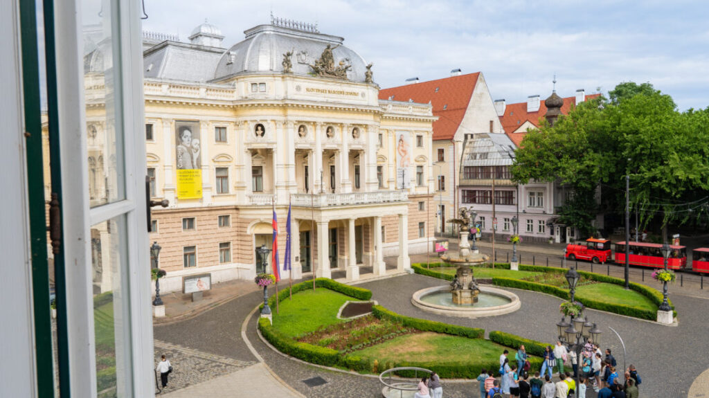 vyhlad z kancelarie na Slovenske Narodne Divadlo a Hviezdoslavovo Namestie