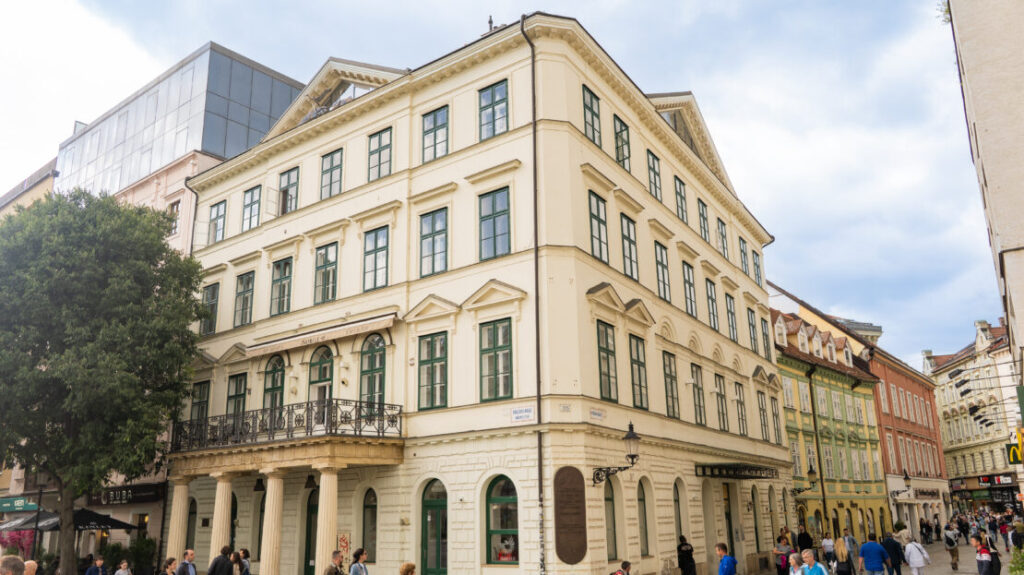 kernov dom, zrekonstruovana historicka budova v centre Bratislavy - Stare Mesto a kancelarske priestory