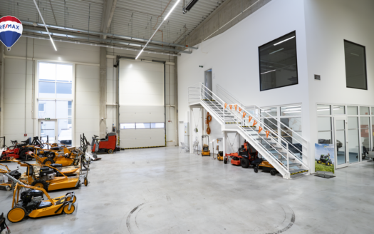 Na Prenájom Reprezentatívna hala s kanceláriami v strategickom hube Bratislavy | Squarebizz Bory